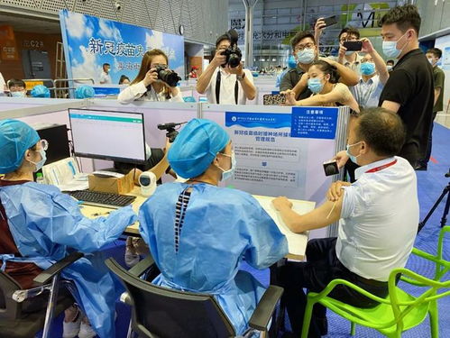 可維克首針儀式,杜偉民第一個(gè)接種