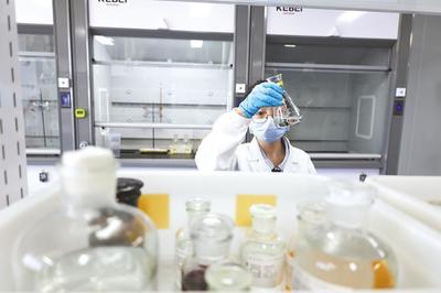 葛店七成以上企業(yè)以"武漢"冠名,16萬人口中一半以上穿梭于光谷和葛店之間-- "鄂"在武漢新城中